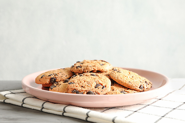 포토 JPG 해외이미지 접시 디저트 사람없음 쿠키 초코칩쿠키 해외포토 식기 음식 초코칩 초코쿠키 파일형식 이미지허브