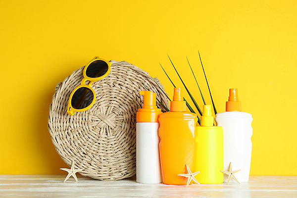 포토 JPG 해외이미지 스튜디오촬영 불가사리 사람없음 선글라스 소쿠리 선크림 오브젝트 야자수잎 공병 해외포토 안경 잎 극피동물 실내 바구니 화장품 병_담는 파일형식 이미지허브 이미지허브