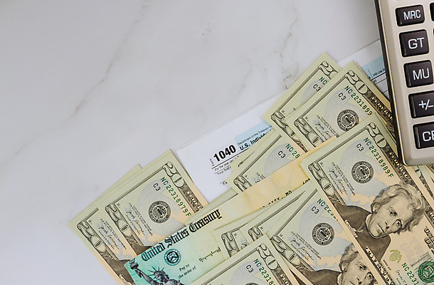 포토 JPG 해외이미지 지폐 돈 성공 사람없음 금융 경제 달러 미국 어플리케이션 4월 서비스 준비 결제 수익 회계 마감 세금 정부 경제학 회계사 과세 해외포토 직업 교육 컨셉 북아메리카 날짜 재산 파일형식 이미지허브