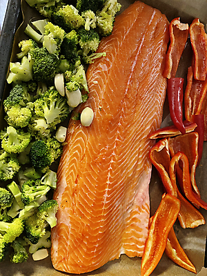 포토 JPG 해외이미지 접시 음식 조각 백그라운드 다이어트 채소 재료 건강 육류 어류 스테이크 요리 사람없음 빨간색 주방 식당 식사 저녁식사 튀김 신선 뜨거움 맛 그릴 바비큐 굽기 먹기 레몬 해산물 준비 날것 연어 후추 내추럴 점심식사 송어 오메가 해외포토 식기 컬러 컨셉 과일 식재료 모션 주방용품 서양음식 상점 수중동물 구이 향신료 파일형식 이미지허브