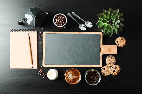 포토 JPG 해외이미지 커피 사람없음 하이앵글 쿠키 숟가락 칠판 우유 원두 커피포트 스프링노트 다육식물 초코칩쿠키 플랫레이 해외포토 식물 음료 뷰포인트 주전자 디저트 유제품 수저 공책 플랫 초코칩 초코쿠키 파일형식 이미지허브