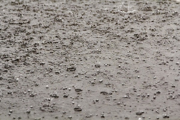 포토 JPG 해외이미지 주간 사람없음 야외 비 튀는물 웅덩이 길바닥 해외포토 자연요소 날씨 바닥 액체표현 스플래쉬 파일형식 이미지허브