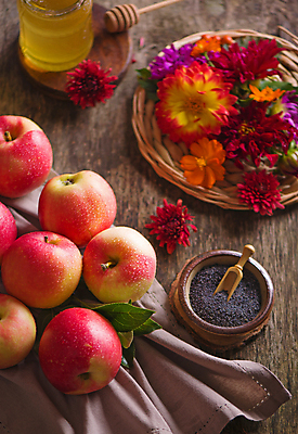 포토 JPG 해외이미지 전통 계절 종교 문화 음식 조각 백그라운드 과일 재료 자연 탁자 휴가 디저트 건강 요리 사람없음 목재 빨간색 초록색 노란색 우주 숟가락 침묵 축하 신선 항아리 막대기 황금 달콤 맛 사과 상품 설탕 심볼 유기농 잔치 꿀 유대인 신앙심 유태교 해외포토 나무 웰빙 컬러 가구 컨셉 수저 소리 도자기 생태계 파일형식 이미지허브