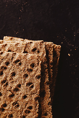 포토 JPG 해외이미지 검은배경 실내 근접촬영 사람없음 쌓기 크래커 해외포토 뷰포인트 백그라운드 모션 내부 쿠키 검은색 파일형식 이미지허브