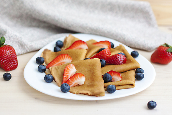 포토 JPG 해외이미지 접시 딸기 단면 사람없음 달콤 블루베리 팬케이크 크레페 해외포토 식기 과일 디저트 케이크 맛 파일형식 이미지허브