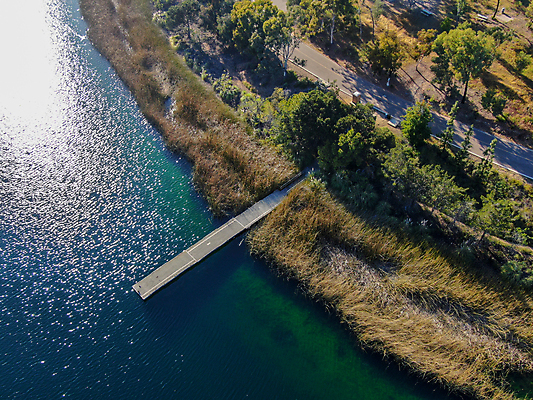 포토 JPG 해외이미지 나무 길 호수 여행 백그라운드 자연 하늘 낚시 휴가 안테나 어류 어업 풍경 사람없음 목재 초록색 물 여름 파란색 소풍 환경 항구 미국 목장 산책 하이킹 시골 저수지 고리 캘리포니아 타운 뱃놀이 조감도 해외포토 자연요소 식물 계절 산업 컬러 북아메리카 배_교통 재료 통신 교통시설 레저 휴식 야외활동 전통놀이 수중동물 도시 생태계 파일형식 이미지허브