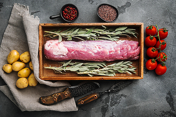 포토 JPG 해외이미지 포크 식재료 방울토마토 감자 생고기 돼지고기 사람없음 하이앵글 나무상자 허브 식칼 세이지 해외포토 식물 식기 뷰포인트 토마토 채소 주방용품 육류 상자 파일형식 이미지허브