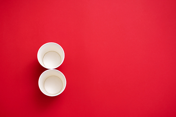 포토 JPG 해외이미지 실내 사람없음 하이앵글 종이컵 빨간배경 카피스페이스 해외포토 뷰포인트 백그라운드 내부 컵 빨간색 공백 일회용 파일형식 이미지허브