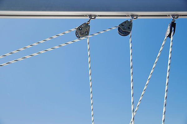 포토 JPG 해외이미지 직업 밧줄 스포츠 바다 여행 요트 하늘 바람 휴가 항해 사람없음 파란색 태양 금속 원형 보트 코드 지중해 묘사 롤러 나무껍질 폭풍 크로아티아 돛대 도르래 레가타 해외포토 자연요소 도형 나무 유럽 줄 컬러 배_교통 재질 날씨 껍질 파일형식 이미지허브