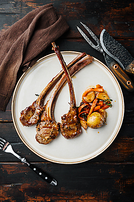 포토 JPG 해외이미지 실내 사람없음 하이앵글 양고기 양갈비 양고기구이 나무배경 해외포토 뷰포인트 백그라운드 육류 내부 구이 파일형식 이미지허브