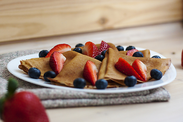 포토 JPG 해외이미지 접시 딸기 단면 사람없음 달콤 블루베리 팬케이크 크레페 해외포토 식기 과일 디저트 케이크 맛 파일형식 이미지허브