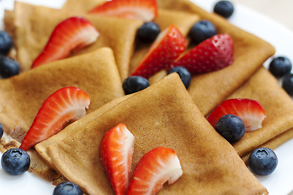 포토 JPG 해외이미지 접시 딸기 단면 사람없음 달콤 블루베리 팬케이크 크레페 해외포토 식기 과일 디저트 케이크 맛 파일형식 이미지허브