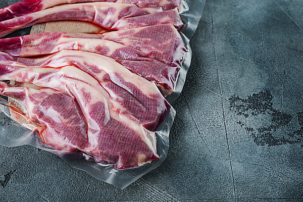 포토 JPG 해외이미지 음식 포장 회색배경 실내 생고기 육류 사람없음 신선 날것 양고기 양갈비 진공포장 해외포토 백그라운드 식재료 내부 회색 진공 파일형식 이미지허브