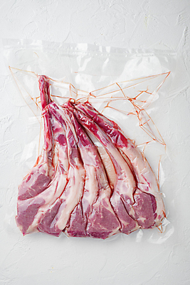 포토 JPG 해외이미지 음식 포장 실내 생고기 육류 사람없음 신선 흰배경 날것 양고기 양갈비 진공포장 해외포토 백그라운드 식재료 내부 흰색 진공 파일형식 이미지허브