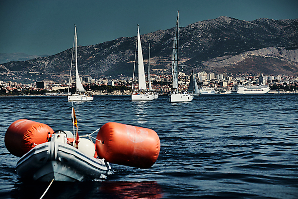 포토 JPG 해외이미지 라이프스타일 스포츠 파도 바다 여행 요트 자연 하늘 바람 휴가 항해 경기 사람없음 야외 컵 컬러풀 일몰 경쟁 자유 보트 그룹 승무원 지중해 함선 추적 레가타 뱃놀이 수평선 해외포토 자연요소 직업 식기 컬러 컨셉 배_교통 모션 날씨 생활 노을 전통놀이 생태계 파일형식 이미지허브