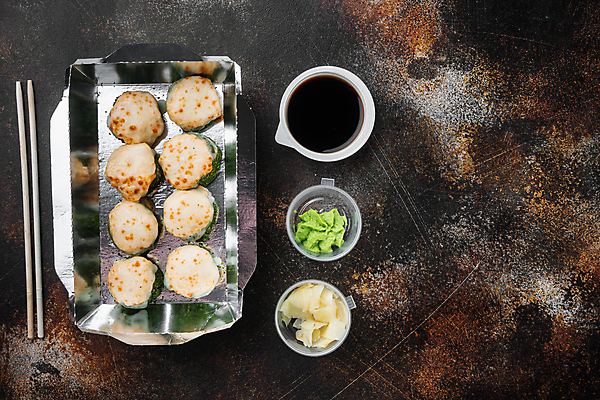 포토 JPG 해외이미지 스튜디오촬영 젓가락 사람없음 초밥 용기 고추냉이 도시락 간장 롤 롤스시 해외포토 그릇 음식 수저 실내 양념 일본음식 파일형식 이미지허브