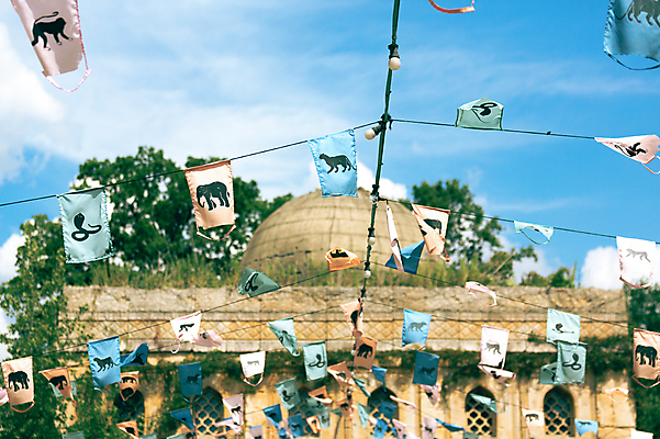포토 JPG 해외이미지 전통 아시아 종교 문화 선 여행 불교 하늘 바람 동양인 인종 사람없음 빨간색 파란색 빛 컬러풀 기도 깃발 사찰 그룹 영혼 인도인 사인 네팔 실타래 수도원 되감기 사당 사리탑 옛날 줄서기 히말라야 시리즈 존경 해외포토 자연요소 외국인 나라 컬러 종교건축 모션 날씨 사람 탑 파일형식 산맥 이미지허브
