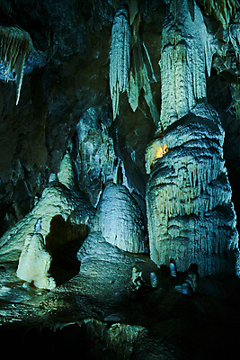 포토 JPG 해외이미지 여행 자연 휴가 국립공원 미술 사람없음 야외 강 뷰티 하이킹 탐험 보트 행운 동굴 발굴 지역 체코 방문 지하 깊이 석회암 종유석 칼슘 모라비아 해외포토 공원 유럽 컨셉 배_교통 레저 문화예술 암석 생태계 파일형식 이미지허브
