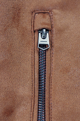 포토 JPG 해외이미지 디자인 옷 백그라운드 사람없음 갈색 유행 금속 재킷 직물 오픈 연결 바느질 질감 잠금 땀 지퍼 재단 옛날 해외포토 컬러 재질 외투 보안 파일형식 이미지허브