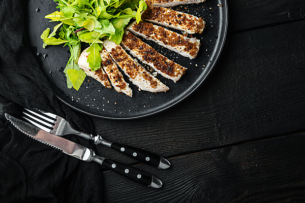 포토 JPG 해외이미지 접시 포크 스테이크 사람없음 샐러드 나이프 굽기 레몬 닭가슴살 해외포토 식기 음식 과일 서양음식 닭고기 칼 구이 파일형식 이미지허브