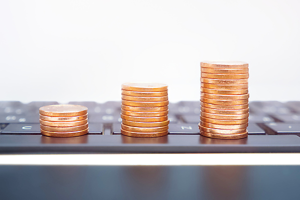 포토 JPG 해외이미지 컨셉 돈 인터넷 비즈니스 사람없음 금융 노트북 컴퓨터 쌓기 동전 인포그래픽 거래 성장 키보드 계산 흰배경 투자 이익 수익 온라인 회계 수입 프리랜서 카피스페이스 해외포토 직업 백그라운드 모션 경제 전자제품 공백 흰색 재산 파일형식 이미지허브