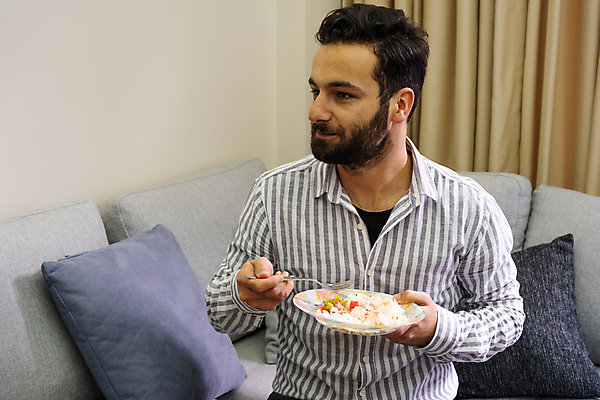 포토 JPG 해외이미지 백인 라이프스타일 접시 커플 남자 행복 음료 음식 다이어트 채소 가족 탁자 남편 주택 함께함 실내 건강 사랑 요리 한명 미소 사람 앉기 성인 주방 식사 저녁식사 샐러드 흰색 신선 먹기 배고픔 비만 준비 칼로리 후추 점심식사 채식주의자 해외포토 서양인 1 식기 감정 컬러 가구 컨셉 관계 모션 표정 내부 건물 생활 몸매 향신료 채식 파일형식 이미지허브