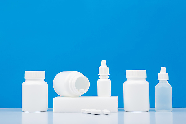 포토 JPG 해외이미지 실내 사람없음 화장품 파란배경 스킨케어 공병 목업 해외포토 백그라운드 내부 파란색 뷰티 병_담는 파일형식 이미지허브