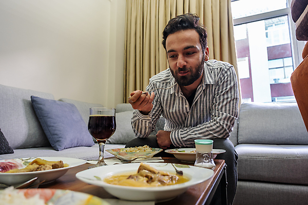 포토 JPG 해외이미지 백인 라이프스타일 접시 커플 남자 행복 음료 음식 다이어트 채소 가족 탁자 남편 주택 함께함 실내 건강 사랑 요리 한명 미소 사람 앉기 성인 주방 식사 저녁식사 샐러드 흰색 신선 먹기 배고픔 비만 준비 칼로리 후추 점심식사 채식주의자 해외포토 서양인 1 식기 감정 컬러 가구 컨셉 관계 모션 표정 내부 건물 생활 몸매 향신료 채식 파일형식 이미지허브