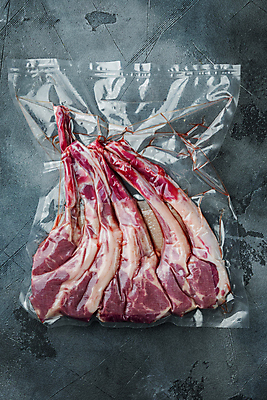 포토 JPG 해외이미지 음식 포장 회색배경 실내 생고기 육류 사람없음 신선 날것 양고기 양갈비 진공포장 해외포토 백그라운드 식재료 내부 회색 진공 파일형식 이미지허브