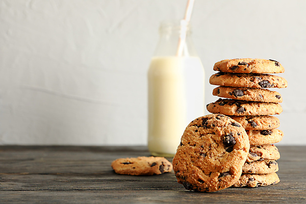 포토 JPG 해외이미지 디저트 사람없음 쌓기 쿠키 우유 초코칩쿠키 해외포토 음식 모션 유제품 초코칩 초코쿠키 파일형식 이미지허브