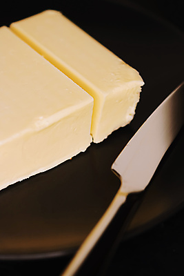 포토 JPG 해외이미지 식재료 검은배경 실내 사람없음 나이프 자르기 버터 해외포토 식기 백그라운드 모션 내부 검은색 칼 파일형식 이미지허브