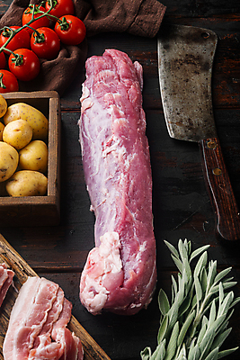 포토 JPG 해외이미지 식재료 방울토마토 감자 생고기 돼지고기 사람없음 하이앵글 나무상자 허브 식칼 세이지 해외포토 식물 뷰포인트 토마토 채소 주방용품 육류 상자 파일형식 이미지허브