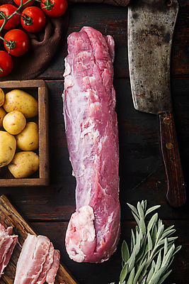 포토 JPG 해외이미지 식재료 방울토마토 감자 생고기 돼지고기 사람없음 하이앵글 나무상자 허브 식칼 세이지 해외포토 식물 뷰포인트 토마토 채소 주방용품 육류 상자 파일형식 이미지허브