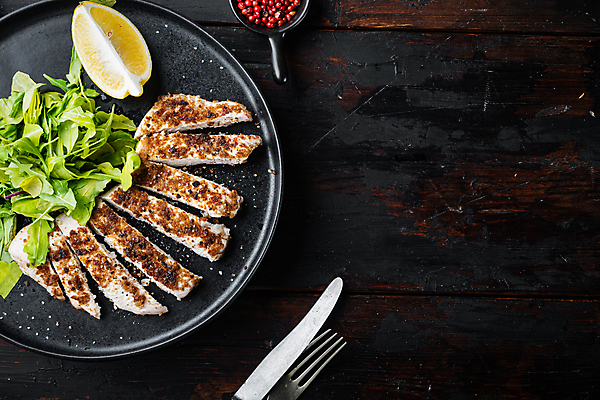 포토 JPG 해외이미지 접시 포크 스테이크 사람없음 샐러드 나이프 굽기 레몬 후추 닭가슴살 해외포토 식기 음식 과일 서양음식 닭고기 칼 구이 향신료 파일형식 이미지허브