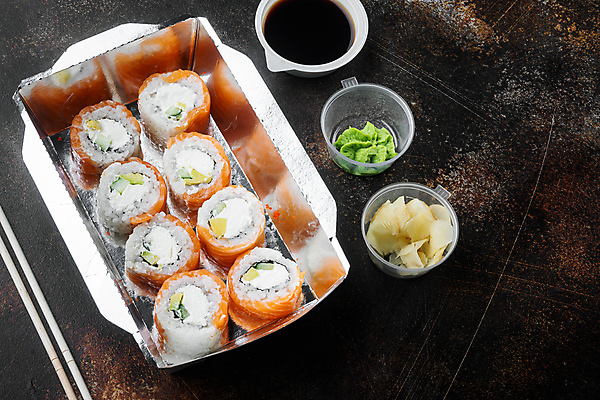 포토 JPG 해외이미지 스튜디오촬영 젓가락 사람없음 초밥 용기 고추냉이 도시락 간장 롤 롤스시 해외포토 그릇 음식 수저 실내 양념 일본음식 파일형식 이미지허브