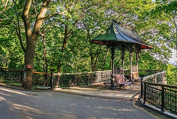 포토 JPG 해외이미지 나무 공원 유럽 여행 가로등 벤치 건축양식 아침 산 사람없음 여름 도시풍경 맑음 산책 도시 보행자 역사 분수 천연기념물 명승지 우크라이나 해외포토 주간 식물 계절 공공시설 건축 나라 의자 날씨 휴식 풍경 파일형식 이미지허브