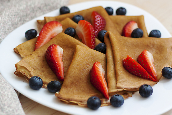 포토 JPG 해외이미지 접시 딸기 단면 사람없음 달콤 블루베리 팬케이크 크레페 해외포토 식기 과일 디저트 케이크 맛 파일형식 이미지허브