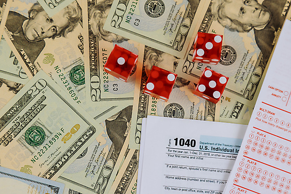 포토 JPG 해외이미지 종이 돈 놀이 사람없음 금융 경제 사무실 숫자 미국 게임 우승 티켓 도박 서식 문서 수익 회계 복권 세금 수입 예산 잭팟 정부 환불 과세 해외포토 문자 북아메리카 비즈니스 최고 재산 파일형식 이미지허브