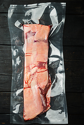 포토 JPG 해외이미지 음식 포장 검은배경 실내 생고기 육류 사람없음 신선 바비큐 날것 돼지갈비 진공 해외포토 백그라운드 식재료 내부 검은색 파일형식 이미지허브