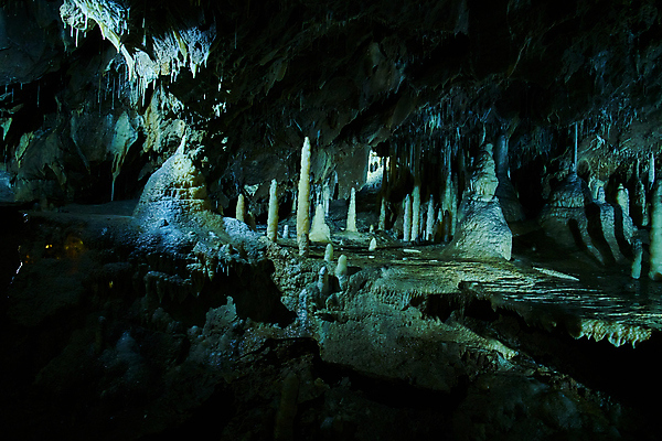 포토 JPG 해외이미지 여행 자연 휴가 국립공원 미술 사람없음 야외 강 뷰티 하이킹 탐험 보트 행운 동굴 발굴 지역 체코 방문 지하 깊이 석회암 종유석 칼슘 모라비아 해외포토 공원 유럽 컨셉 배_교통 레저 문화예술 암석 생태계 파일형식 이미지허브
