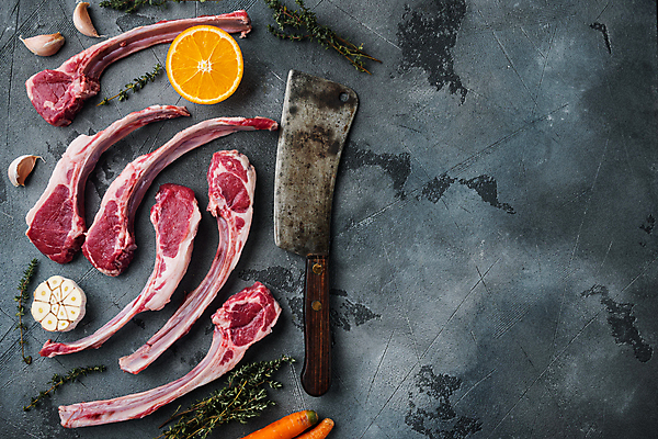 포토 JPG 해외이미지 음식 오렌지 회색배경 실내 생고기 육류 사람없음 신선 칼 날것 양고기 양갈비 통마늘 해외포토 백그라운드 과일 식재료 마늘 내부 회색 파일형식 이미지허브