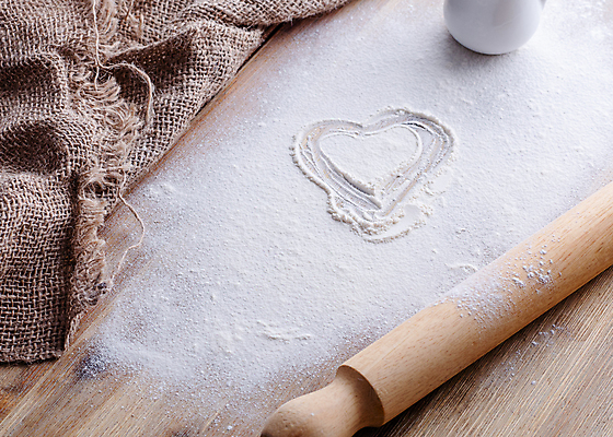 포토 JPG 해외이미지 음료 음식 빵 재료 탁자 디저트 요리 사람없음 목재 컵 갈색 쿠키 케이크 주방 계란 우유 흰색 아침식사 설탕 굽기 준비 반죽 밀가루 머핀 밀대 페스츄리 핸드메이드 해외포토 나무 식기 컬러 가구 주방용품 유제품 알 식사 가루 구이 파일형식 이미지허브