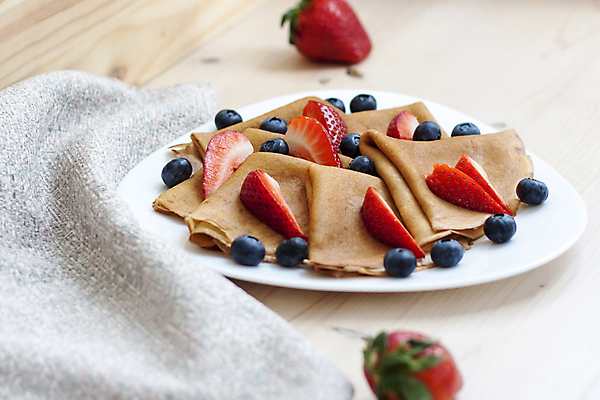 포토 JPG 해외이미지 접시 딸기 단면 사람없음 달콤 블루베리 팬케이크 크레페 해외포토 식기 과일 디저트 케이크 맛 파일형식 이미지허브