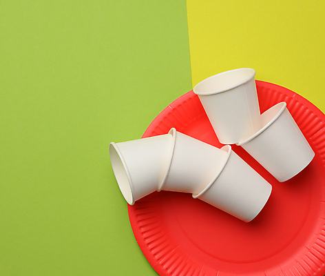 포토 JPG 해외이미지 실내 사람없음 하이앵글 환경오염 쓰레기 종이컵 일회용 플라스틱 일회용접시 카피스페이스 초록배경 해외포토 접시 뷰포인트 백그라운드 컨셉 재질 내부 컵 초록색 공백 파일형식 이미지허브