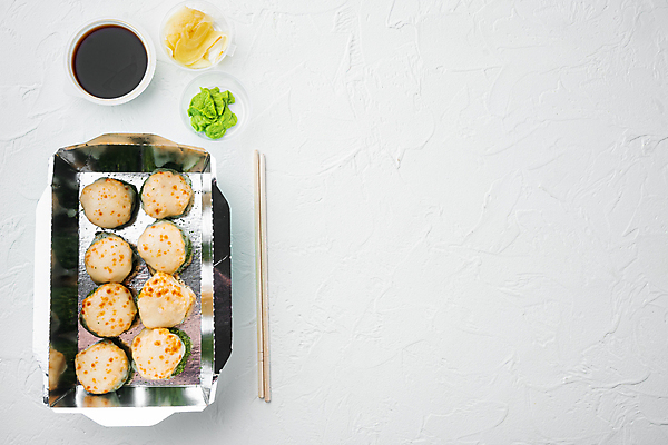 포토 JPG 해외이미지 스튜디오촬영 젓가락 사람없음 초밥 용기 고추냉이 도시락 간장 롤 롤스시 해외포토 그릇 음식 수저 실내 양념 일본음식 파일형식 이미지허브