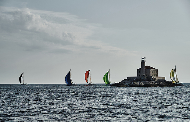포토 JPG 해외이미지 라이프스타일 스포츠 파도 바다 여행 요트 자연 벽지 하늘 바람 휴가 항해 경기 사람없음 야외 컵 컬러풀 일몰 경쟁 자유 보트 그룹 승무원 지중해 함선 추적 레가타 뱃놀이 수평선 해외포토 자연요소 직업 식기 컬러 컨셉 배_교통 모션 날씨 생활 노을 전통놀이 생태계 파일형식 이미지허브