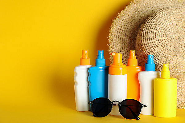 포토 JPG 해외이미지 스튜디오촬영 사람없음 여름 하이앵글 선글라스 선크림 오브젝트 밀짚모자 공병 카피스페이스 해외포토 모자_잡화 계절 안경 뷰포인트 실내 화장품 공백 병_담는 파일형식 이미지허브 이미지허브