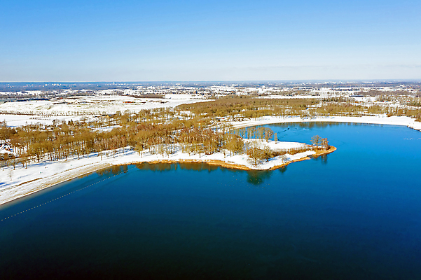 포토 JPG 해외이미지 나무 호수 겨울 자연 하늘 안테나 풍경 사람없음 야외 물 파란색 냉동 얼음 추위 숲 네덜란드 드론 눈내림 해외포토 자연요소 식물 계절 유럽 컬러 통신 눈_날씨 생태계 파일형식 이미지허브
