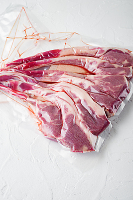 포토 JPG 해외이미지 음식 포장 실내 생고기 육류 사람없음 신선 흰배경 날것 양고기 양갈비 진공포장 해외포토 백그라운드 식재료 내부 흰색 진공 파일형식 이미지허브