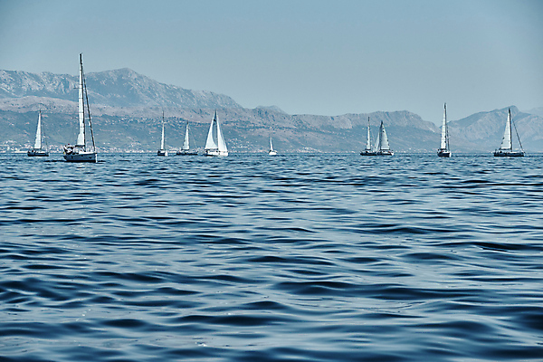 포토 JPG 해외이미지 라이프스타일 스포츠 파도 바다 여행 요트 자연 하늘 바람 휴가 항해 풍경 경기 사람없음 야외 컵 컬러풀 일몰 경쟁 자유 보트 그룹 승무원 지중해 함선 추적 레가타 뱃놀이 수평선 해외포토 자연요소 직업 식기 컬러 컨셉 배_교통 모션 날씨 생활 노을 전통놀이 생태계 파일형식 이미지허브